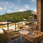 Talberg Sk - Garage Parking - Quiet Place - Brand New - 4* タレ